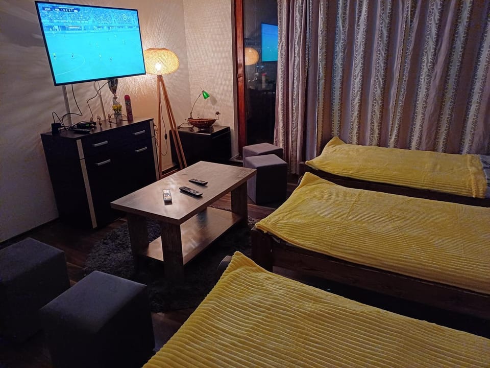 Bed, Food close-up, View (from property/room), Balcony/Terrace, City view, Mountain view, locker, minibar, oven, towels, air conditioner