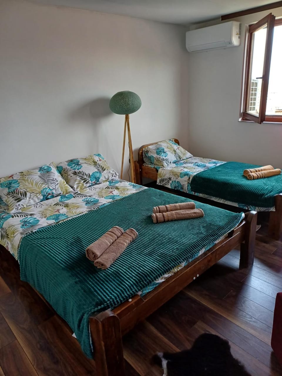 Bedroom, towels