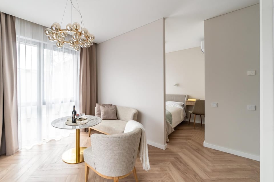 Bed, Living room, Photo of the whole room, Seating area, Dining area, Bedroom