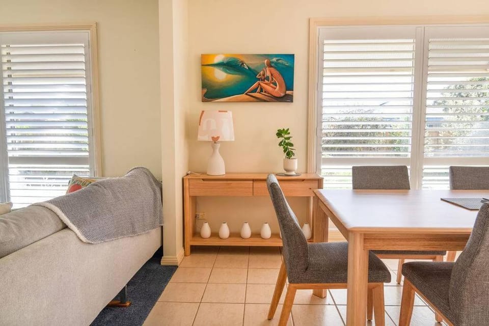 Charming Cottage, 7 mins walk to the beach and golf! House in Torquay
