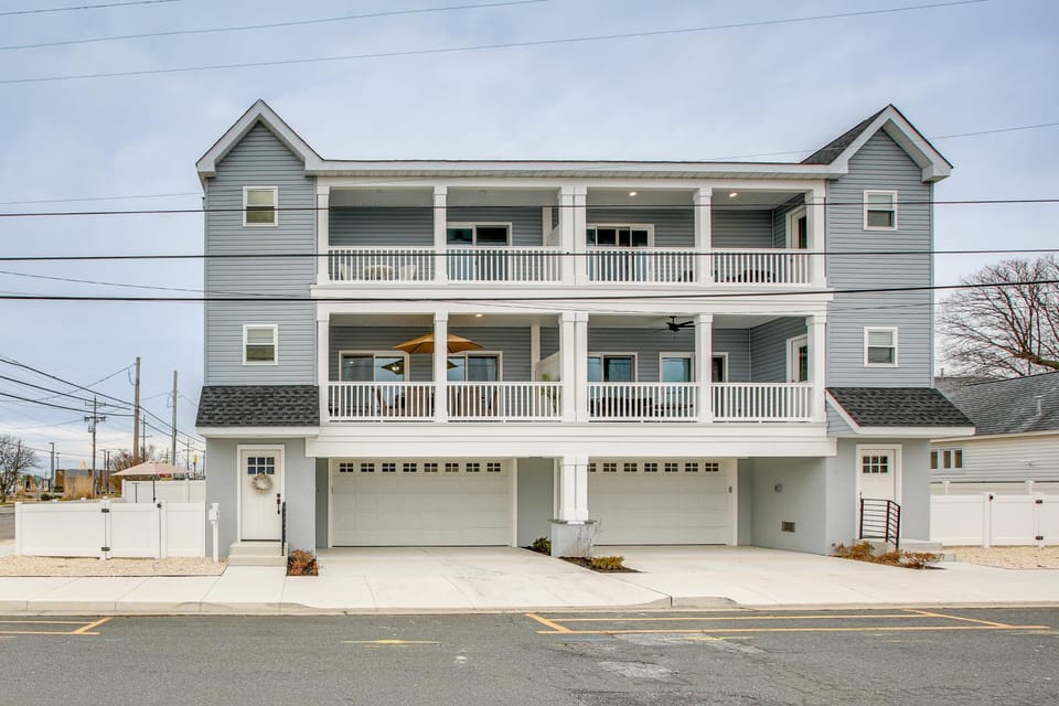 ‘The Kraken’ Wildwood Townhome: 1/2 Mi to Beach! House in Wildwood