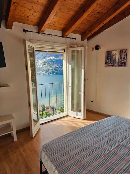 The view Lake ,Appartamento Blevio Fronte lago Como Apartment in Como