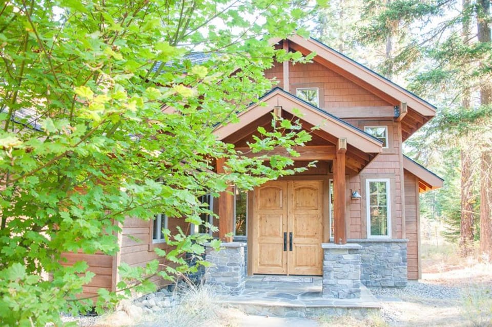 Golf Course View w/ Suncadia Pool Access House in Kittitas County