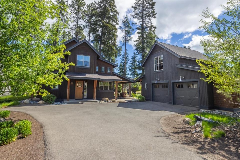 Central Location w/ Suncadia Pool Access House in Kittitas County