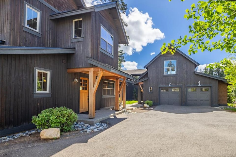 Central Location w/ Suncadia Pool Access House in Kittitas County