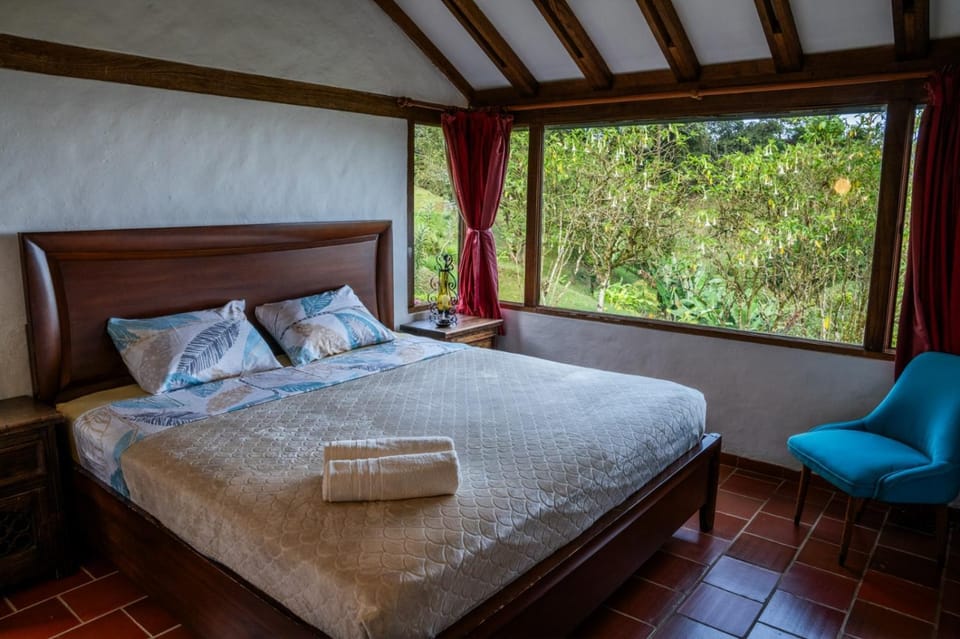 Bed, Photo of the whole room, Garden view
