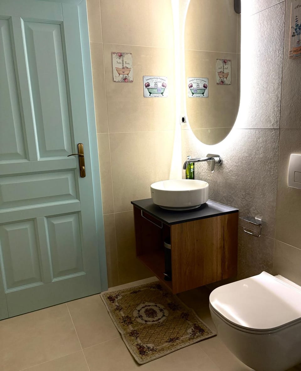 Toilet, Bathroom
