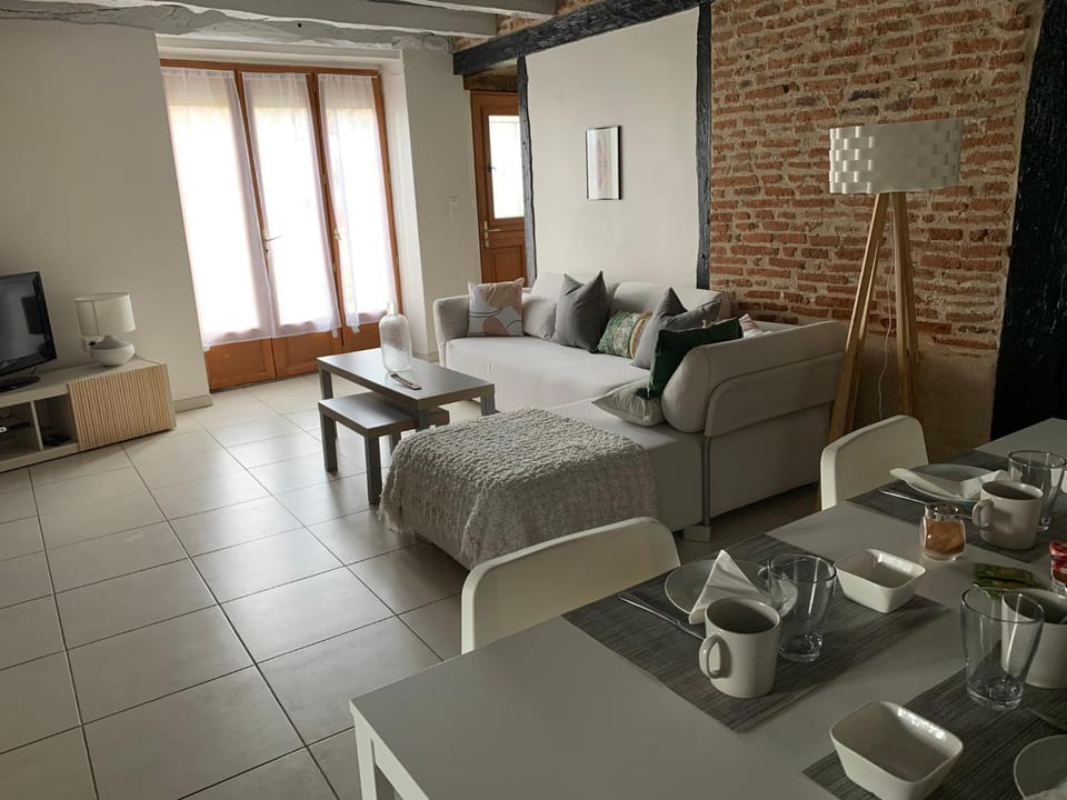 TV and multimedia, Living room, Dining area