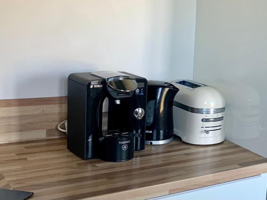 Coffee/tea facilities, toaster