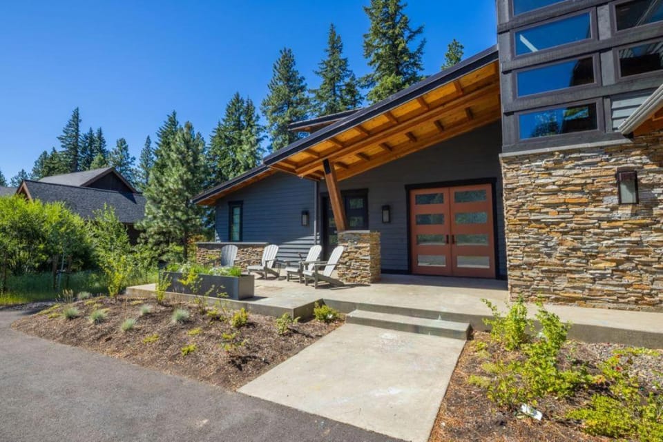 Family-Friendly, Hot Tub & Suncadia Pool Access House in Ronald