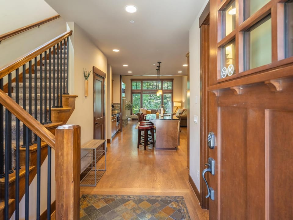 Cozy, Centrally Located with Suncadia Pool Access Chalet in Kittitas County