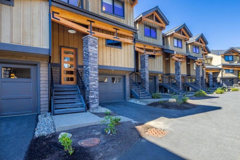 Great Location Near Pool with Suncadia Pool Access Chalet in Kittitas County