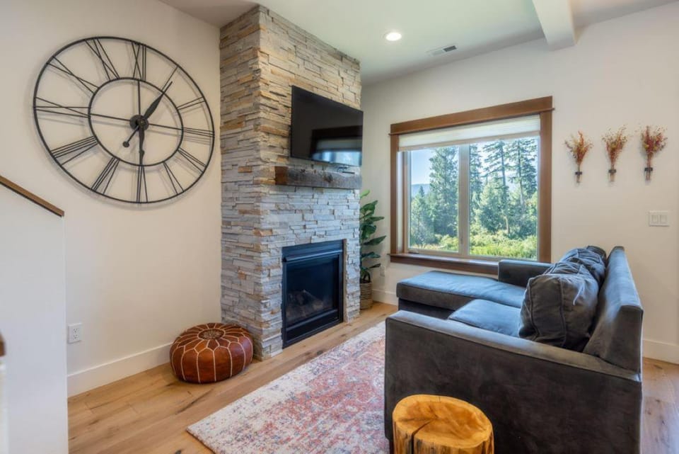 Great Location Near Pool with Suncadia Pool Access Chalet in Kittitas County