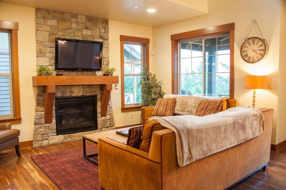 Great Location Near Pool with Suncadia Pool Access Chalet in Kittitas County