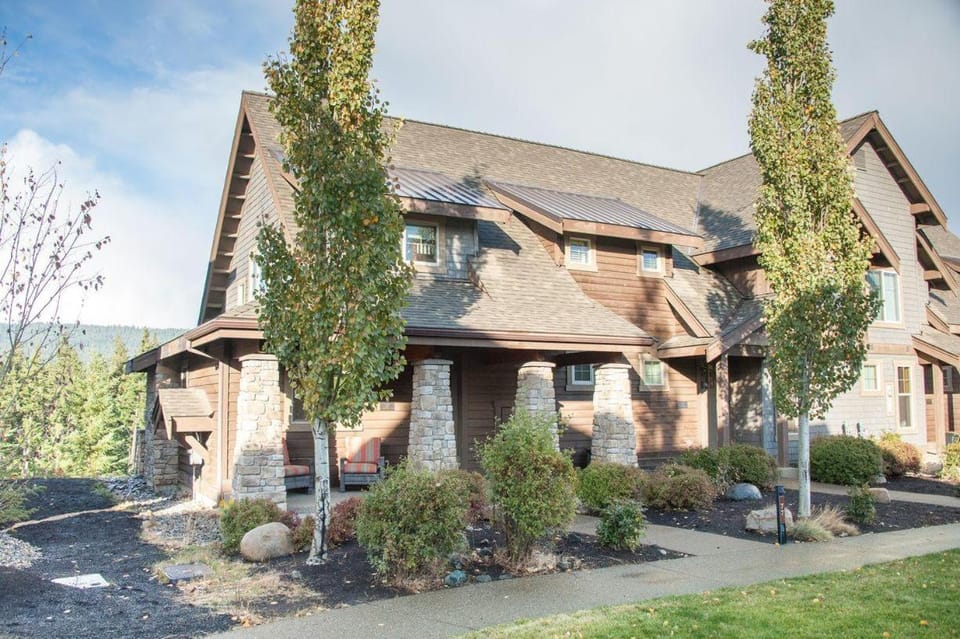 Great Location Near Pool with Suncadia Pool Access Chalet in Kittitas County