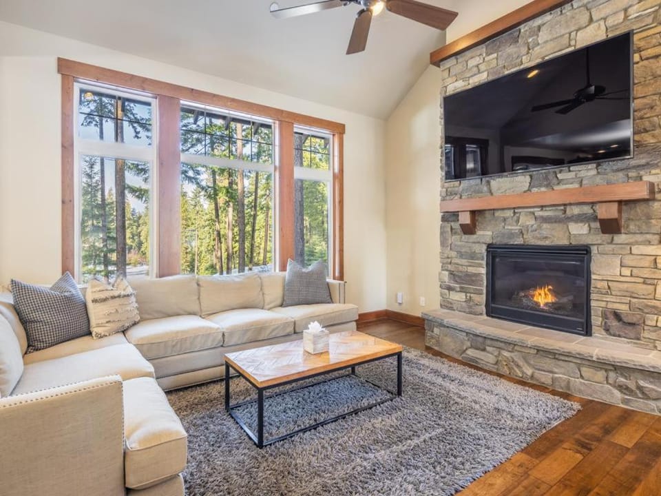 Golf Course View, Hot Tub & Suncadia Pool Access House in Kittitas County