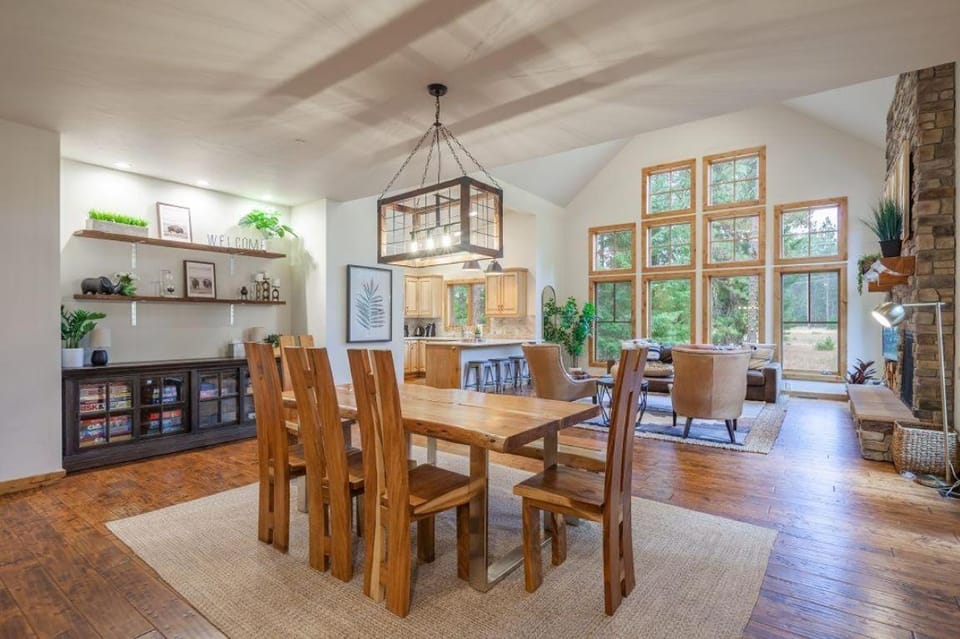 Game Room, Private Hot Tub & Suncadia Pool Access House in Kittitas County