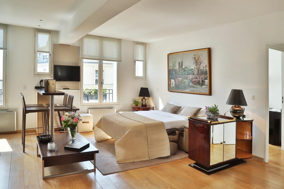 TV and multimedia, Living room, Photo of the whole room, Decorative detail, Seating area