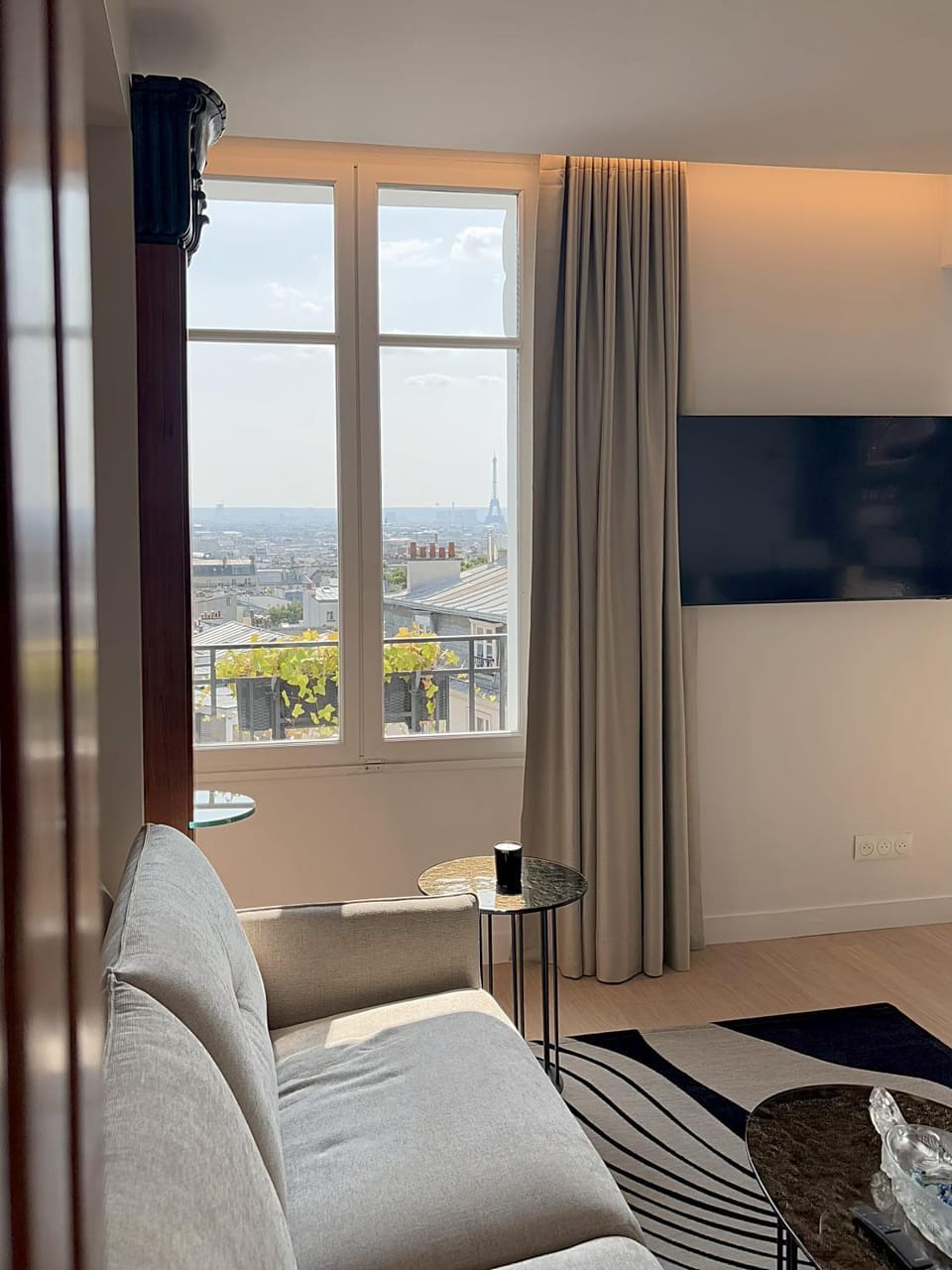 Natural landscape, TV and multimedia, Living room, Seating area, City view, Landmark view, dishwasher, washing machine