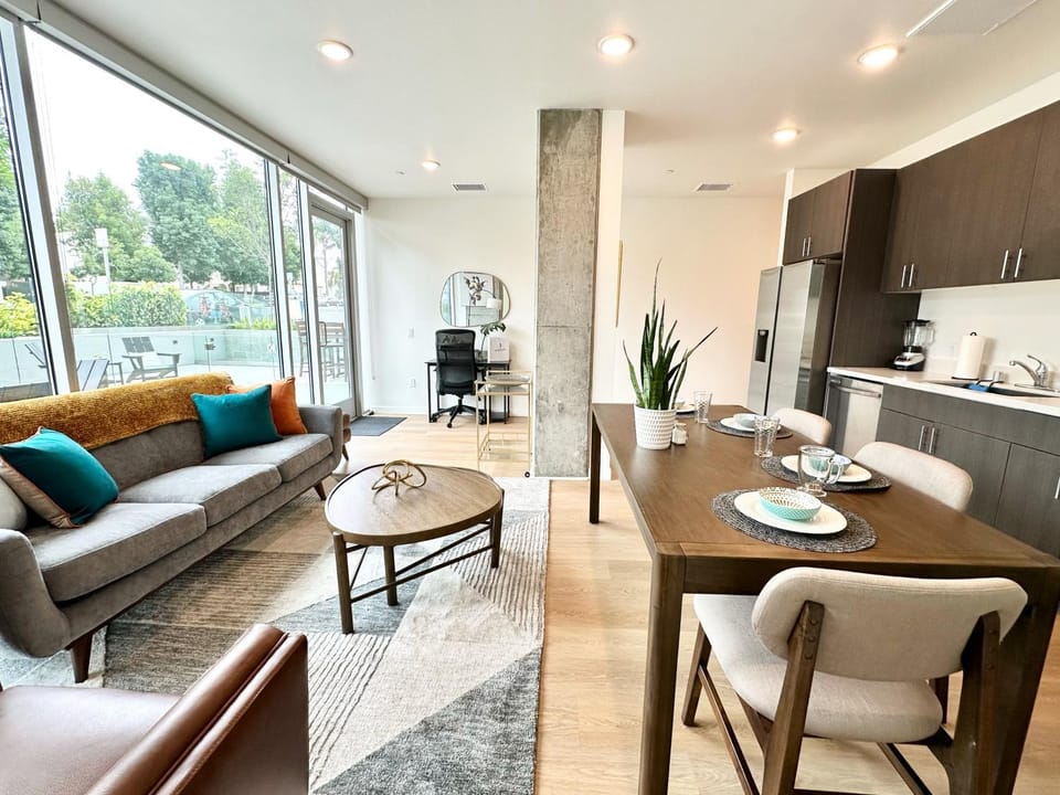 Kitchen or kitchenette, Living room, Seating area, Dining area, pet friendly