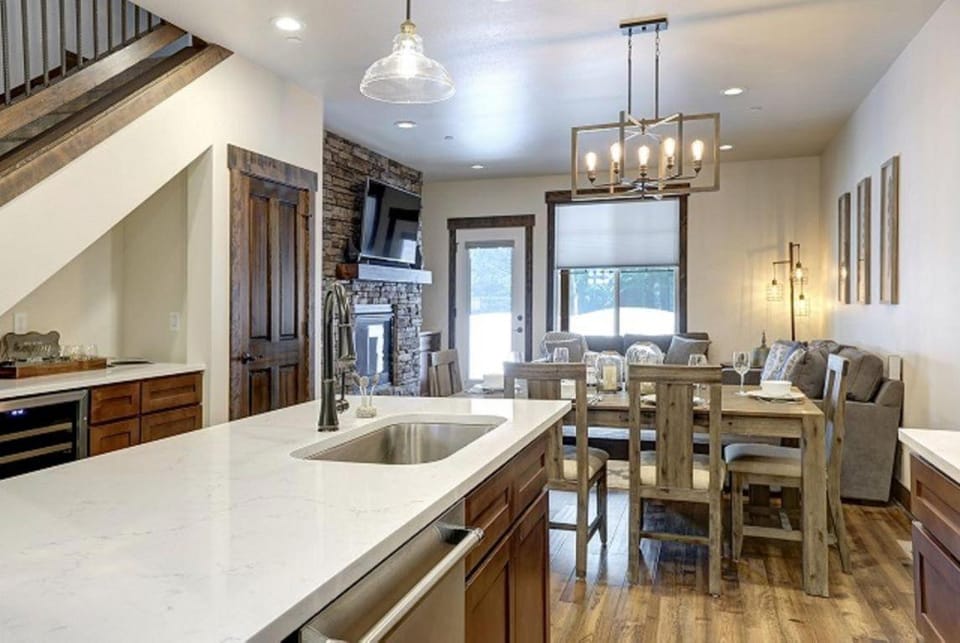 Great Location Near Pool with Suncadia Pool Access Chalet in Kittitas County