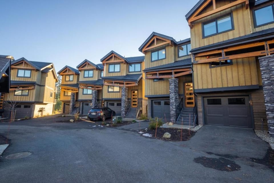 Great Location Near Pool with Suncadia Pool Access Chalet in Kittitas County