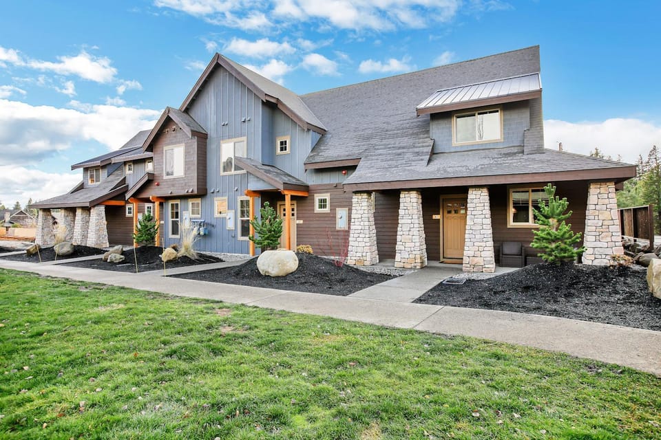 Great Location Near Pool with Suncadia Pool Access Chalet in Kittitas County