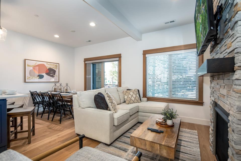Great Location Near Pool with Suncadia Pool Access Chalet in Kittitas County