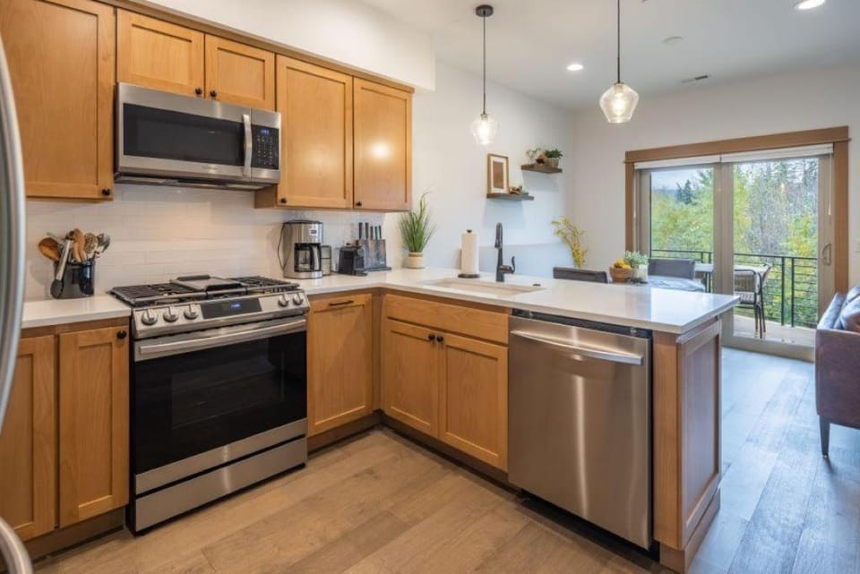 Great Location Near Pool with Suncadia Pool Access Chalet in Kittitas County