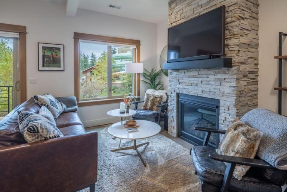 Great Location Near Pool with Suncadia Pool Access Chalet in Kittitas County