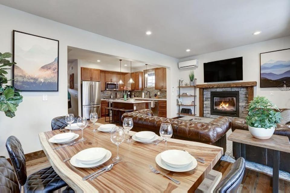 Great Location Near Pool with Suncadia Pool Access Chalet in Kittitas County