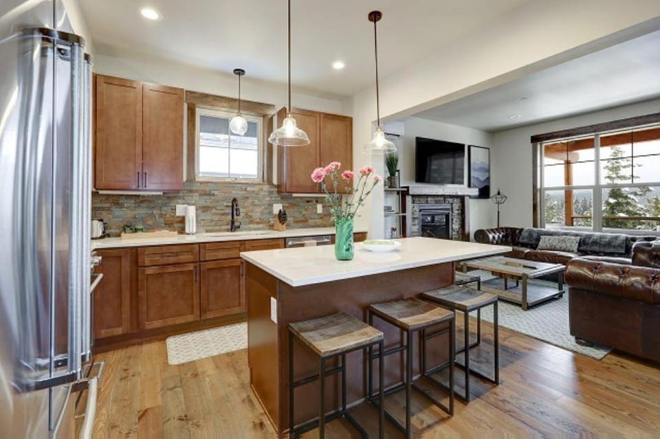 Great Location Near Pool with Suncadia Pool Access Chalet in Kittitas County