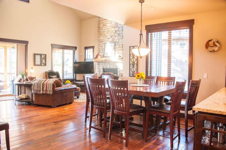 Central Location w/ Suncadia Pool Access House in Kittitas County