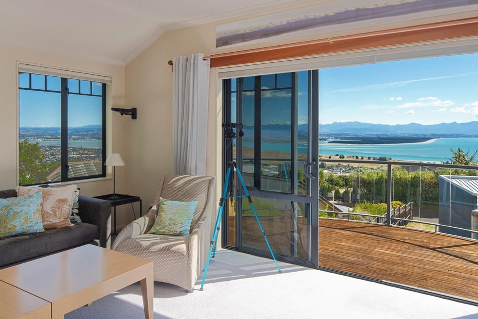 Jacaranda - Views over Tasman Bay House in Nelson