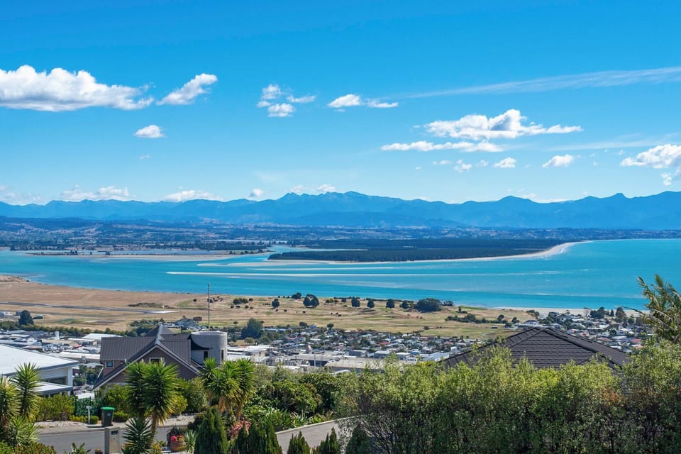 Jacaranda - Views over Tasman Bay House in Nelson