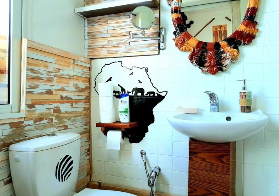 Toilet, Decorative detail, Decorative detail