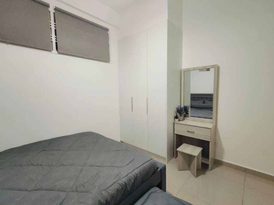 Photo of the whole room, Bedroom, bunk bed, hair dresser