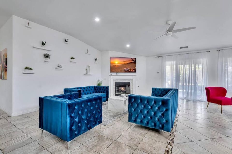 New Pool & Spa Home GameRoom FirePit Stylish House in Indio