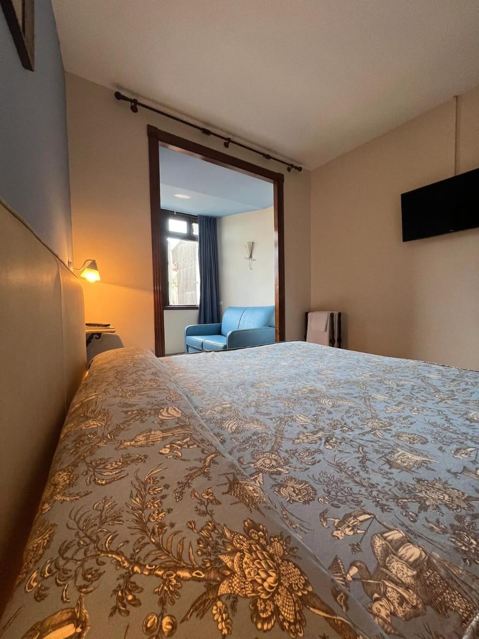 Bed, TV and multimedia, Photo of the whole room, Evening entertainment, Bedroom