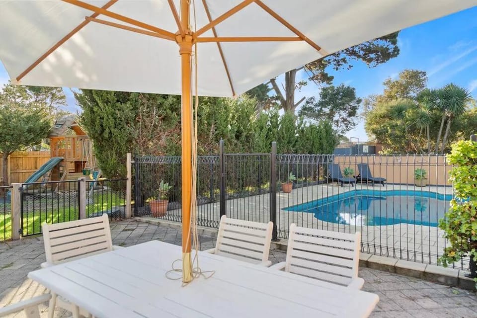 Garden, Pool view, Swimming pool, sunbed