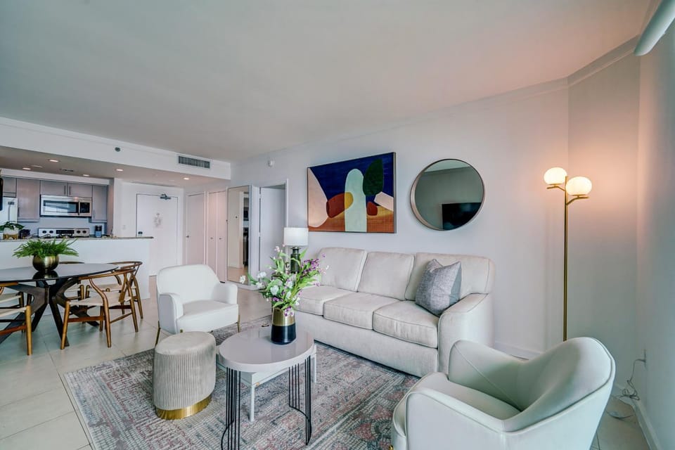 Direct Bayview One Bedroom Condo in Coconut Grove Includes parking Apartment in Coconut Grove