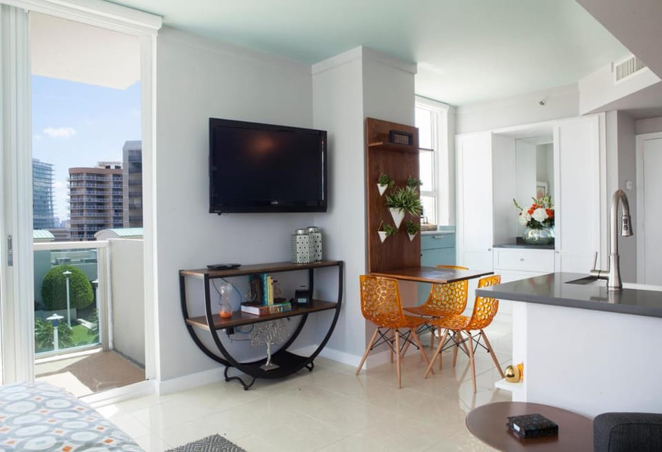 Coconut Grove 10th Fl Studio Parking Included Apartment in Coconut Grove