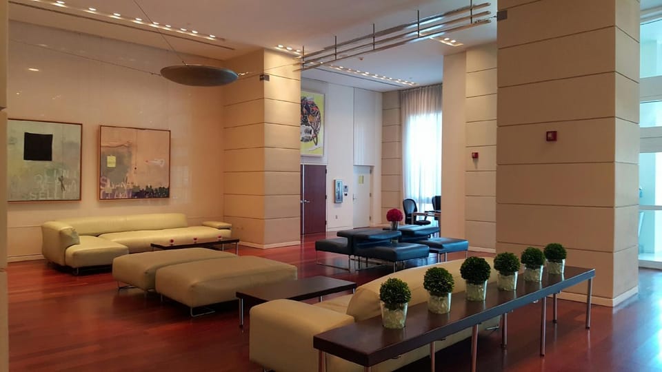 Coconut Grove 10th Floor private unit Parking Included Hotel in Coconut Grove