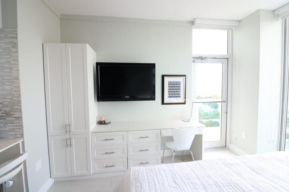 Coconut Grove 21st Floor Private Studio-Parking & WIFI included Apartment in Coconut Grove