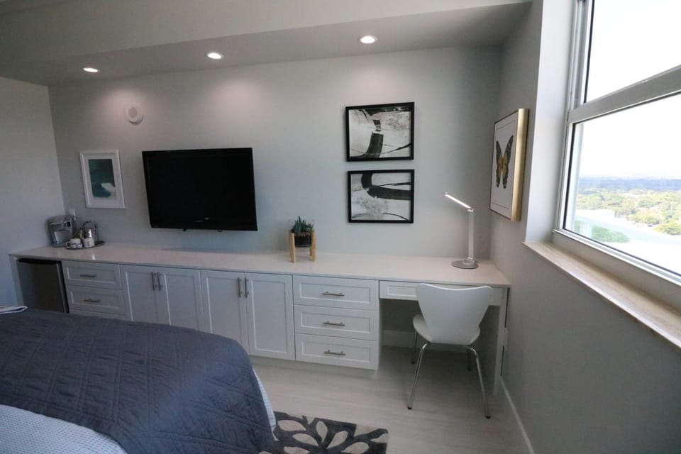 Renovated 21st Floor Private Unit located in Coconut Grove Hotel Hotel in Coconut Grove