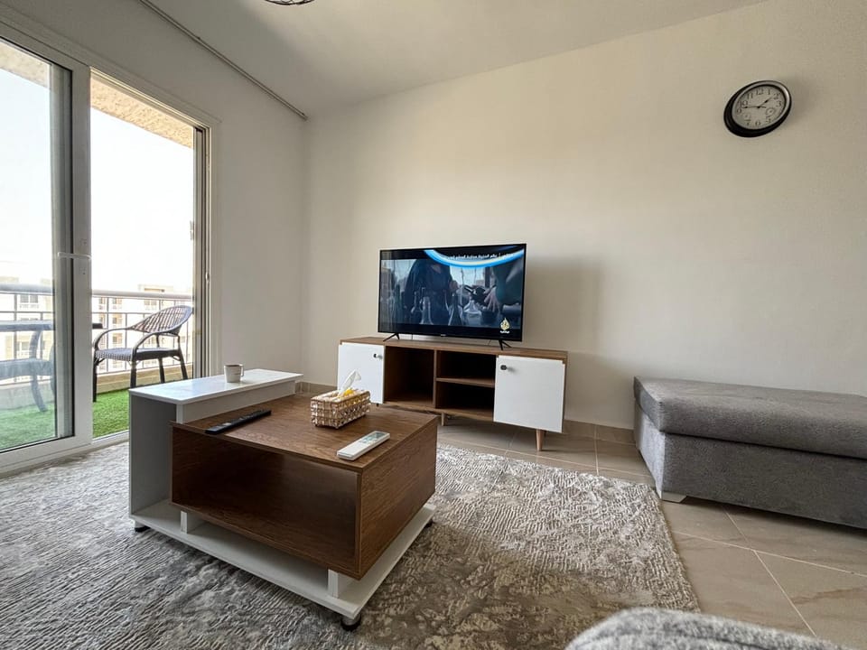 Communal lounge/ TV room, TV and multimedia, Living room, Seating area, Evening entertainment