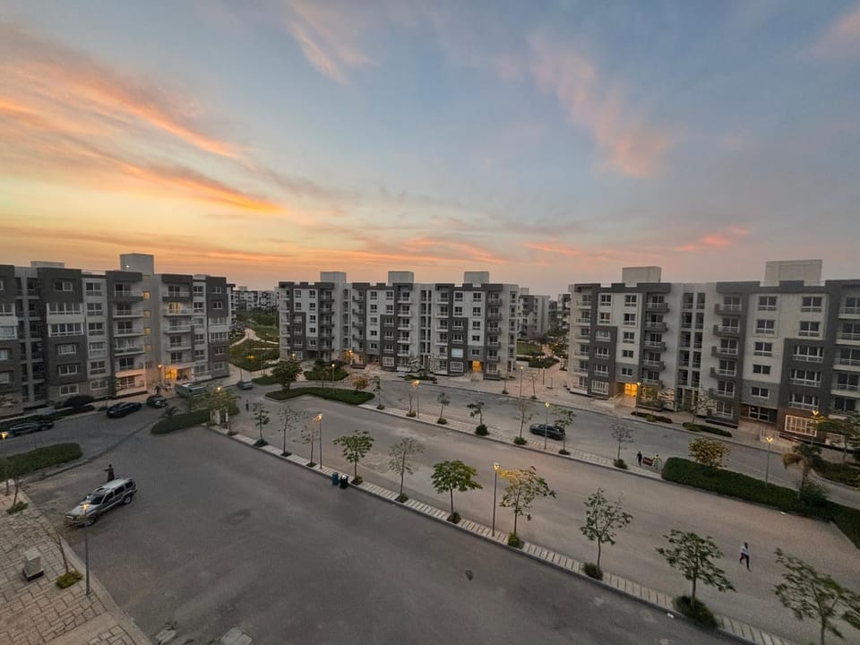 Property building, Day, Neighbourhood, Bird's eye view, City view, Street view, Location, Sunrise, Sunset, Parking