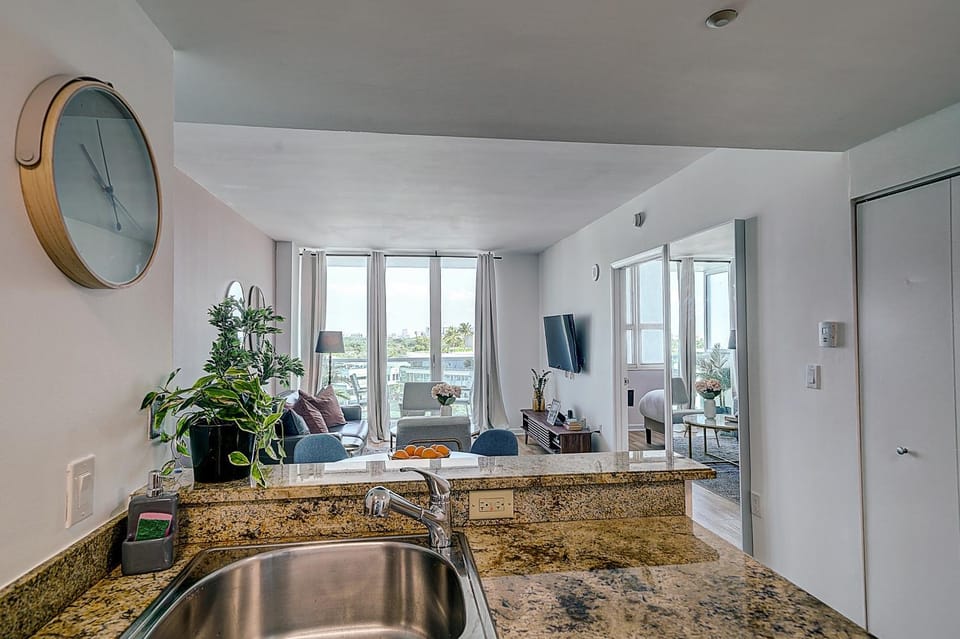 Coconut Grove 1 bedroom condo parking included House in Coconut Grove