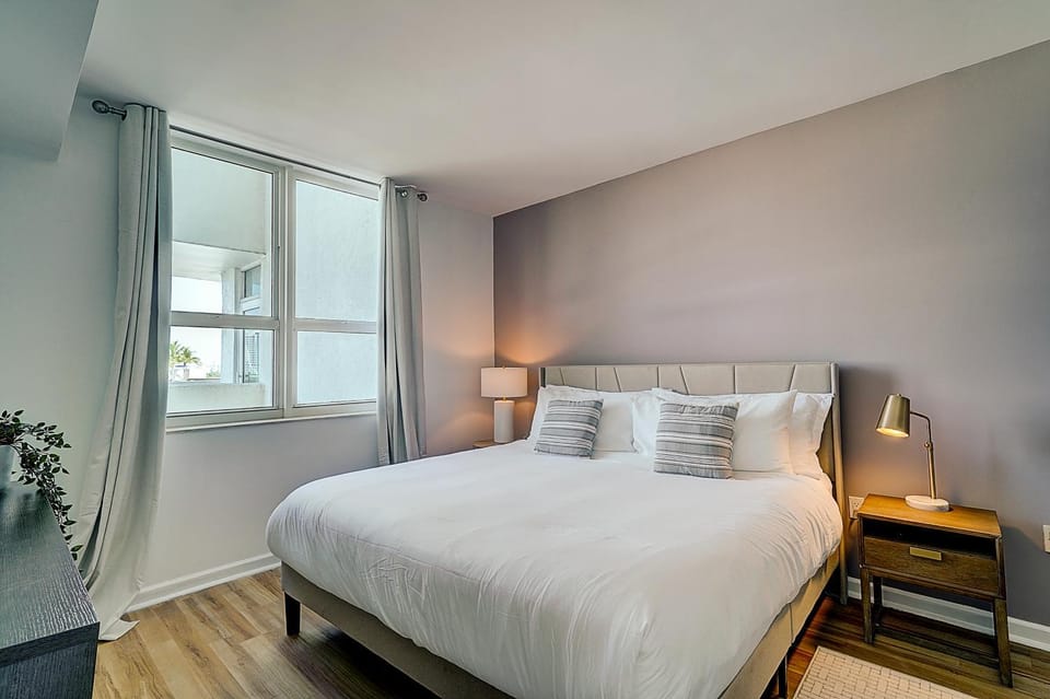 Coconut Grove 1 bedroom condo parking included House in Coconut Grove