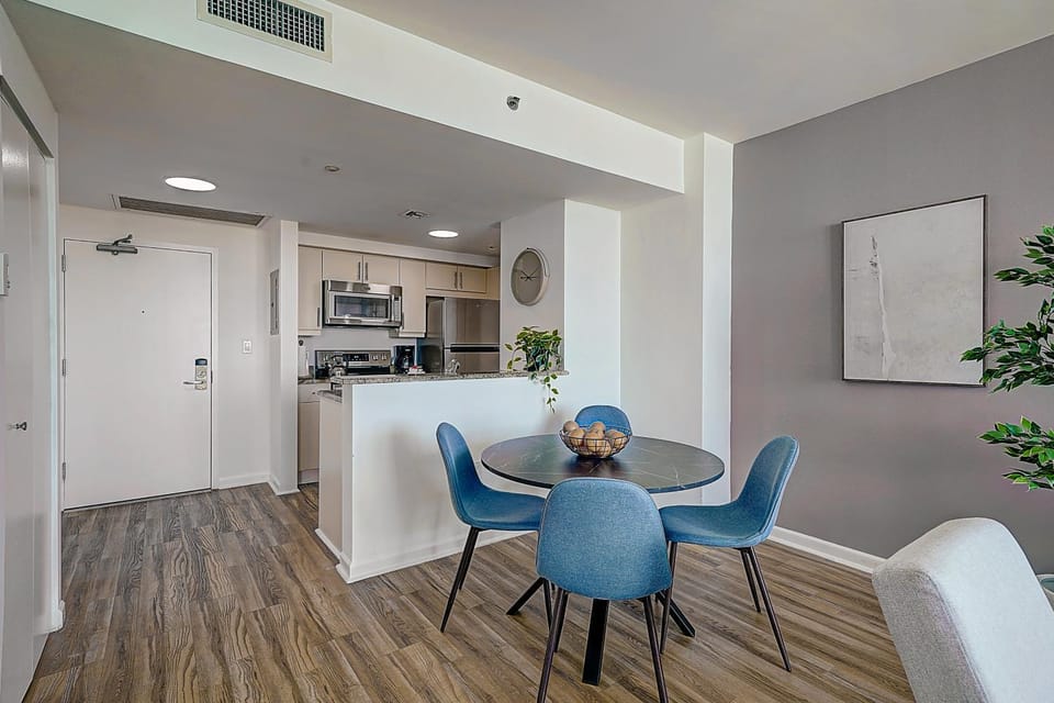 Coconut Grove 1 bedroom condo parking included House in Coconut Grove